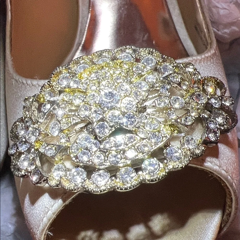 Badgley Mischka Women’s Goodie Vansat Champagne Satin Shoes Heels Size 7.5